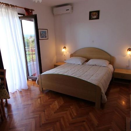 Apartments And Rooms Jelka Malinska Exterior foto