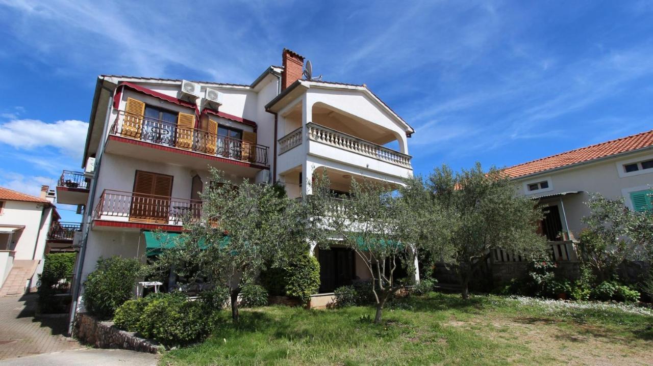 Apartments And Rooms Jelka Malinska Exterior foto