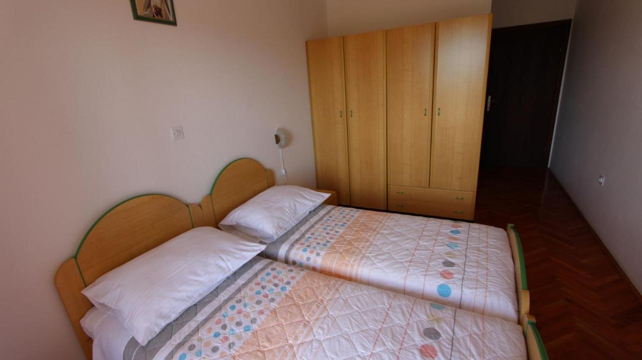 Apartments And Rooms Jelka Malinska Exterior foto