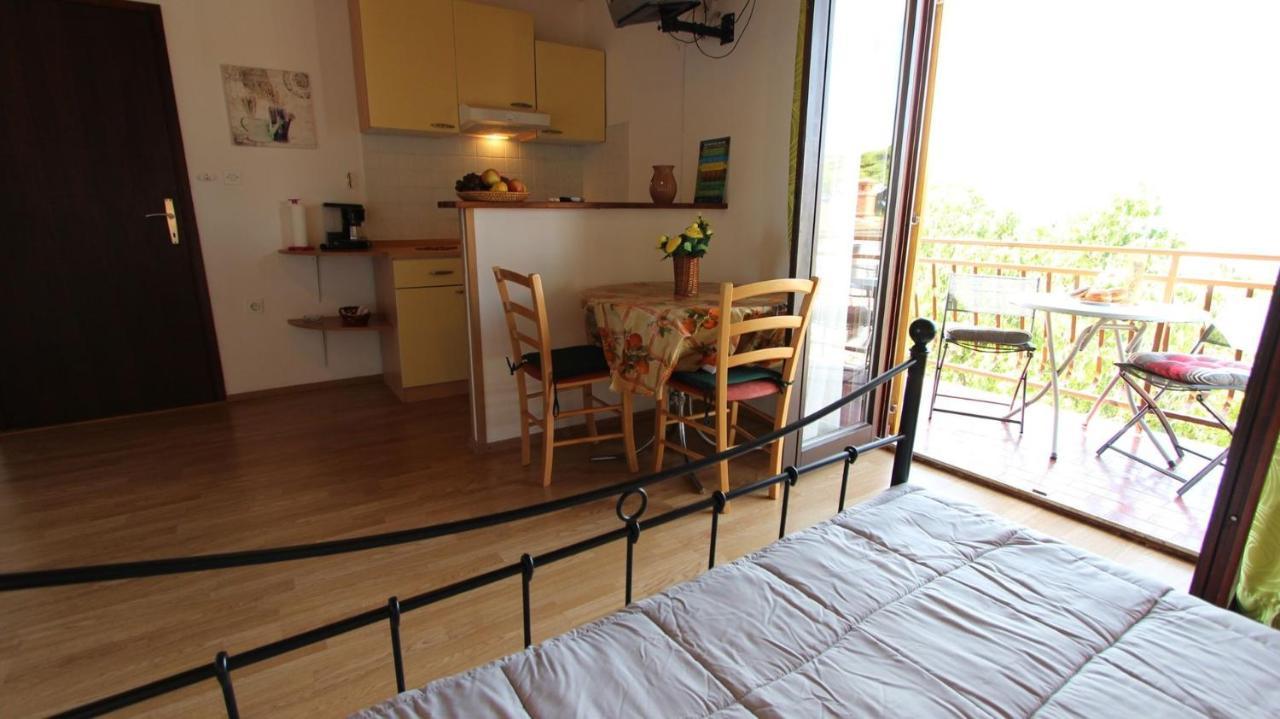 Apartments And Rooms Jelka Malinska Exterior foto
